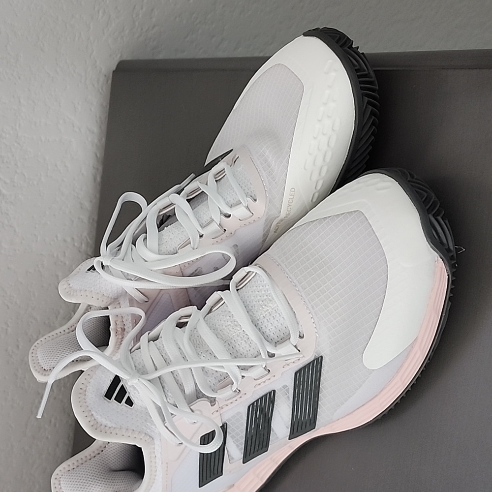 Adidas Ubersonic 4.1 Tennis Shoes White Pink Brand new no box. I bought on ebay.